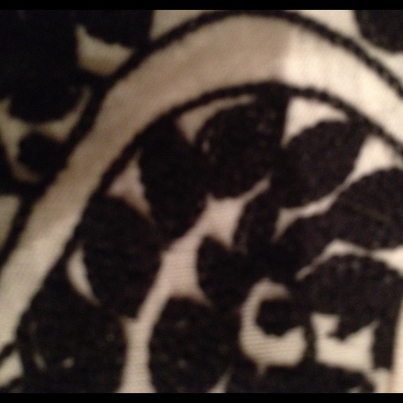 🎉HP J CREW Cream 3/4 Sleeve Black Embroidered Top - Picture 3 of 4