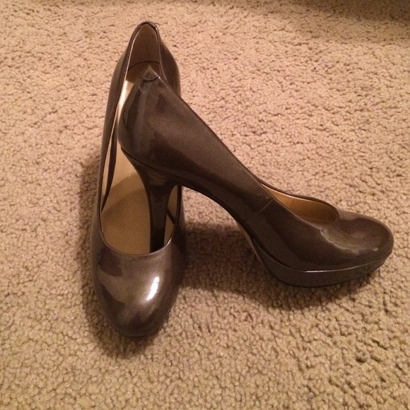 Gray taupe pump... Very nice!!!