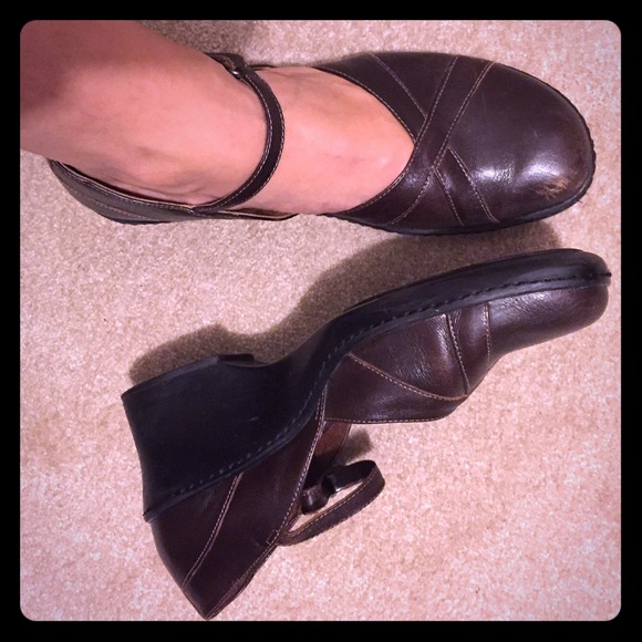 👆Clarks brown Mary-Janes