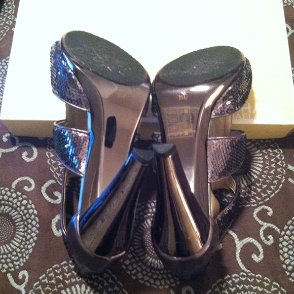LOWEST🎉4xHP🎉Michael Kors sequin heels - Picture 2 of 4