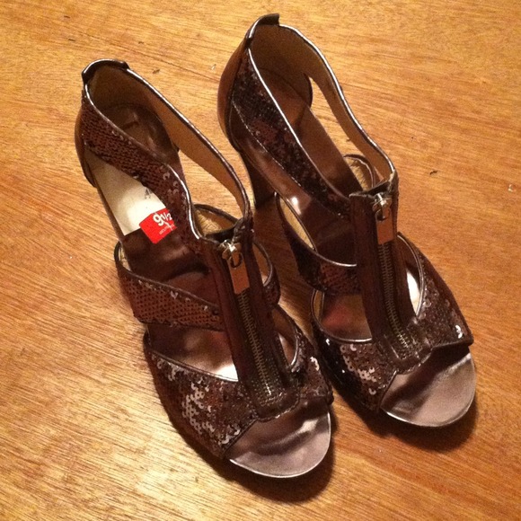 LOWEST🎉4xHP🎉Michael Kors sequin heels - Picture 3 of 4