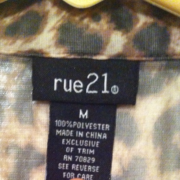 Cheetah print button down short sleeve - Picture 2 of 2