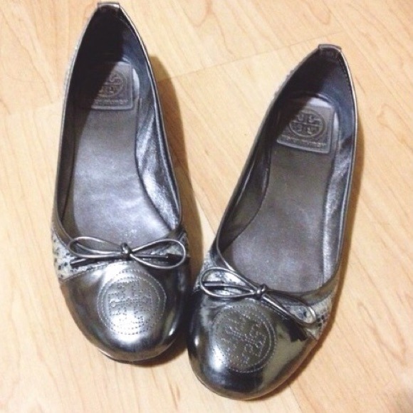 Tory Burch Verbena Flats - Picture 2 of 3