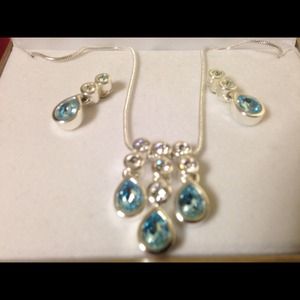 Jewelry set: Necklace and earrings