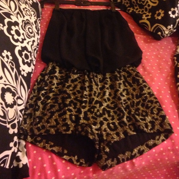 Cheetah print romper - Picture 2 of 2