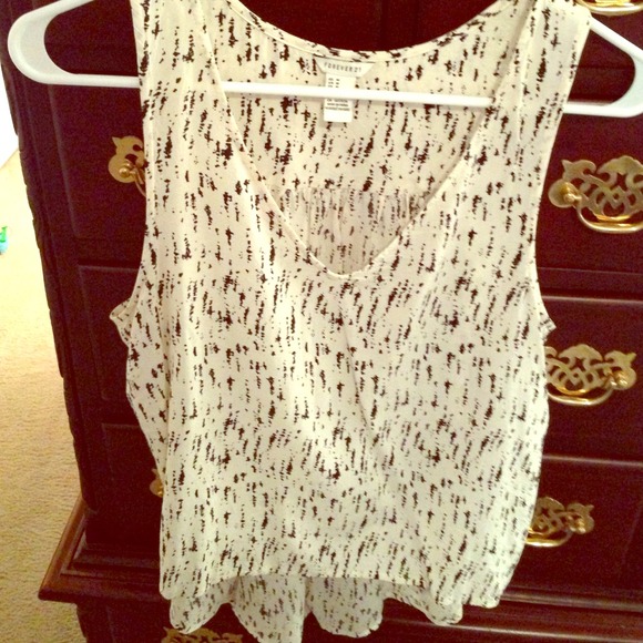 High low white paint pattern tank