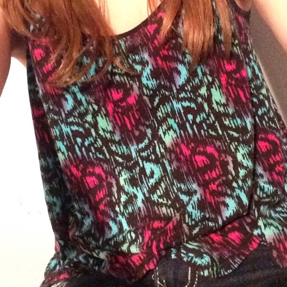 Crop tank top.