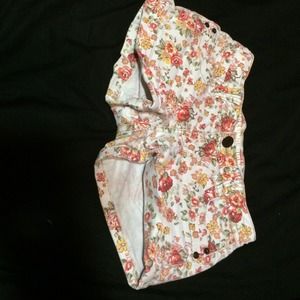 🌻Floral shorts🌻