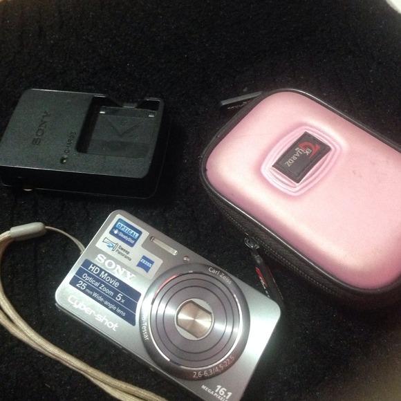 Sony camera - Picture 2 of 4