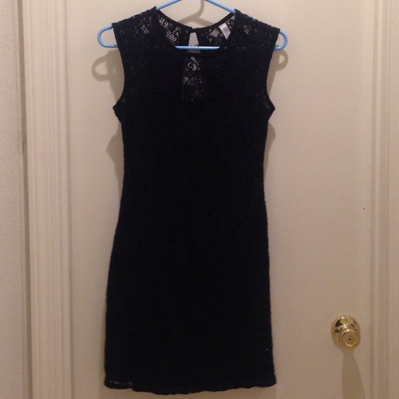 Small lace formal dress - Picture 1 of 2