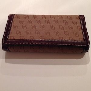 ❤️Dooney & Bourke checkbook/wallet💜💗