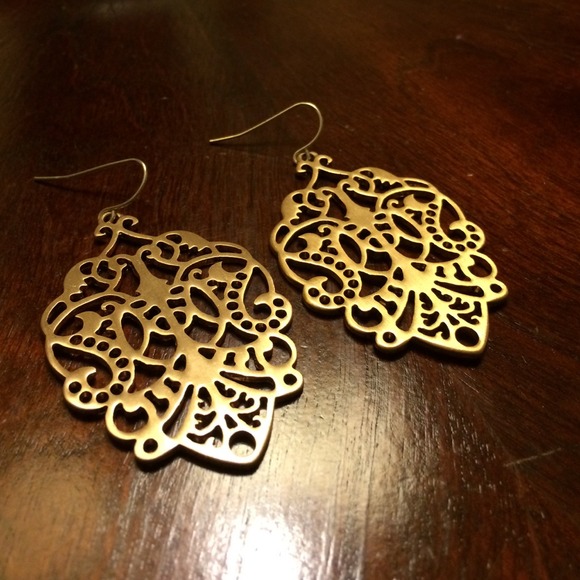 Gold Premiere Earrings - Picture 2 of 3