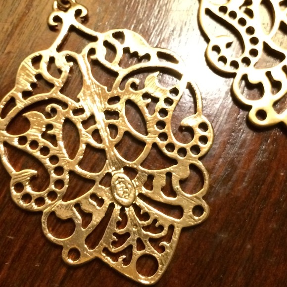 Gold Premiere Earrings - Picture 3 of 3