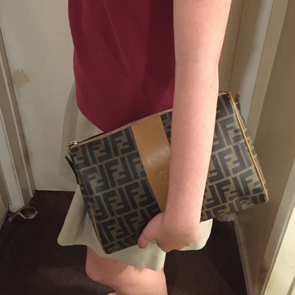 ADDITIONAL FENDI MODEL PICTURES - Picture 1 of 3