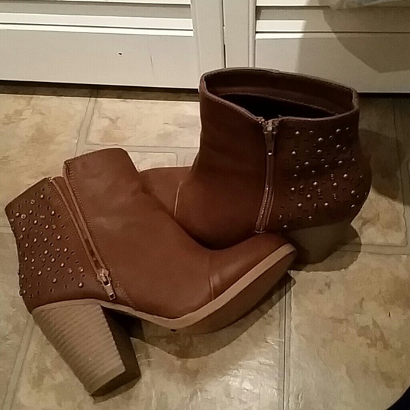 Cowgirl boots ONE DAY SALE BACK ON - Picture 3 of 3