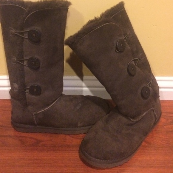 Three Buttons Uggs Boots - Brown