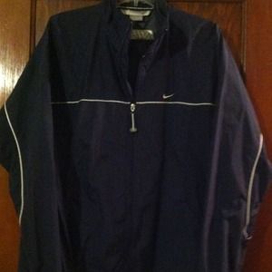 NIKE light weight water resistant jacket.
