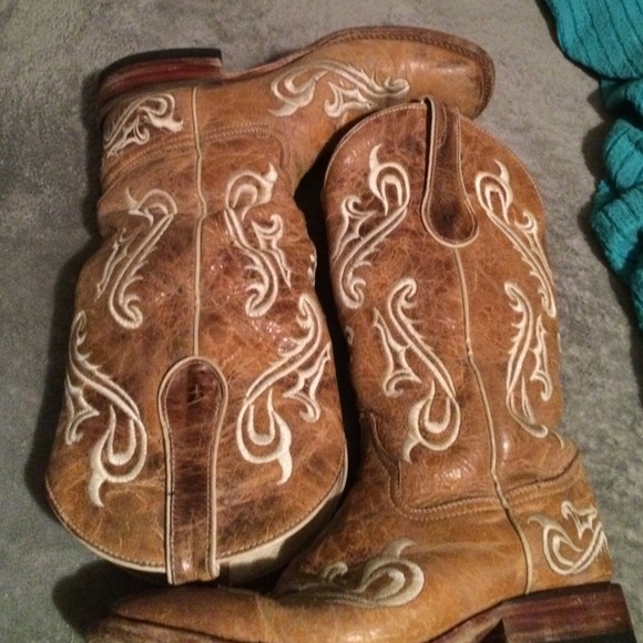 Trade. Brown cowgirl boots