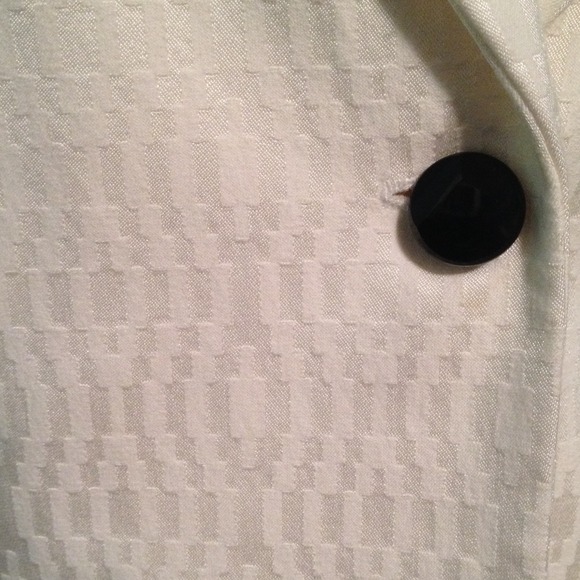 Reduced Beautiful Tahari blazer - Picture 2 of 2