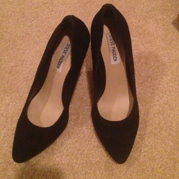 Suede Black -Steve Madden pointy pumps -size 7