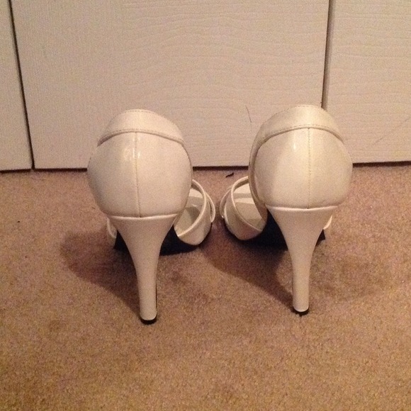 White Patent Dolce Heels NWOT - Picture 3 of 4
