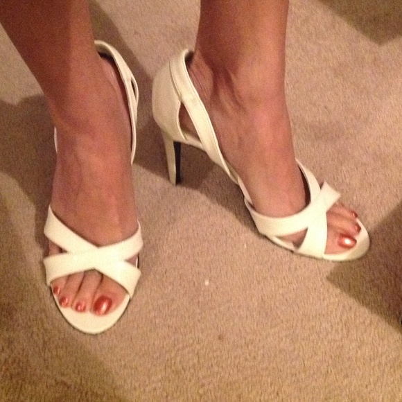 White Patent Dolce Heels NWOT - Picture 4 of 4