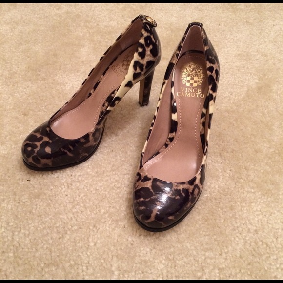Vince Camuto black and brown leopard print pumps