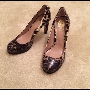 Vince Camuto black and brown leopard print pumps