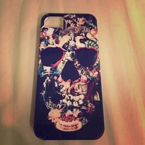 Skull iPhone 5/5s Society 6 Case