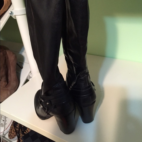 Tall leather boots with buckle - Picture 2 of 4