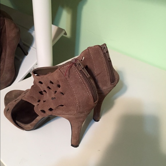 Suede Taupe pumps - Picture 3 of 3