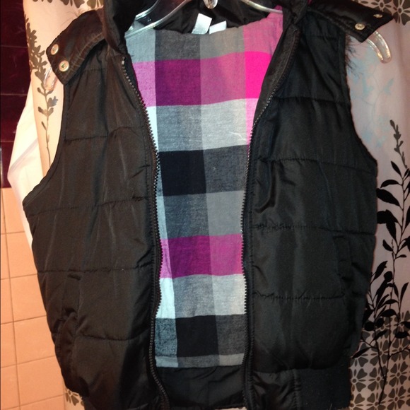 Black puffer vest