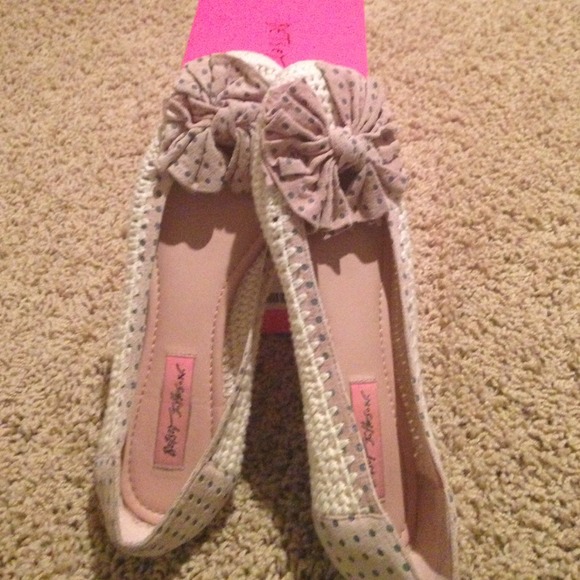 Betsey Johnson tammiee blush shoes.  Size 8.