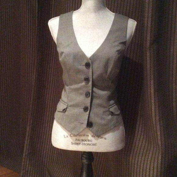 Grey/black undertone fitted vest. Bebe