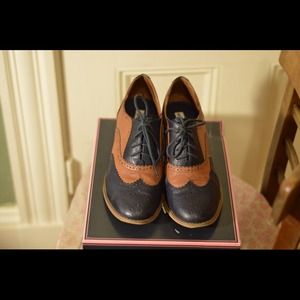 Brogue Heels - size 10, navy and tan