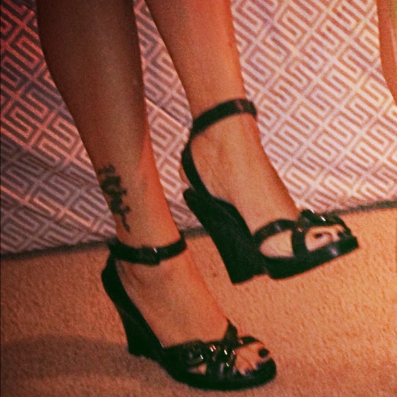 SALE!  Blk Strappy Wedge w/Buckles Details -