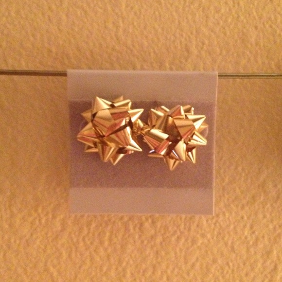 Holiday bow earrings