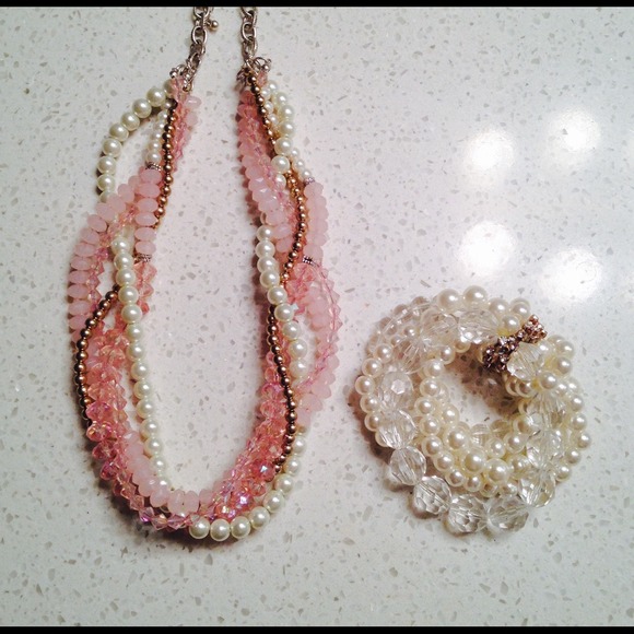 Jewelry set-pink necklace & pearl bracket