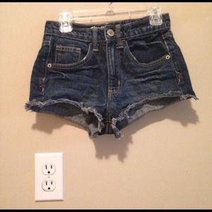 Highwaisted denim shorts
