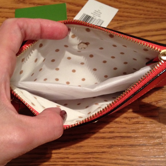 NWT Kate Spade Wristlet 🌺 - Picture 2 of 4