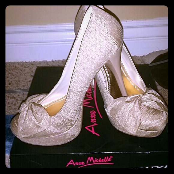 BNIB Sky high heels