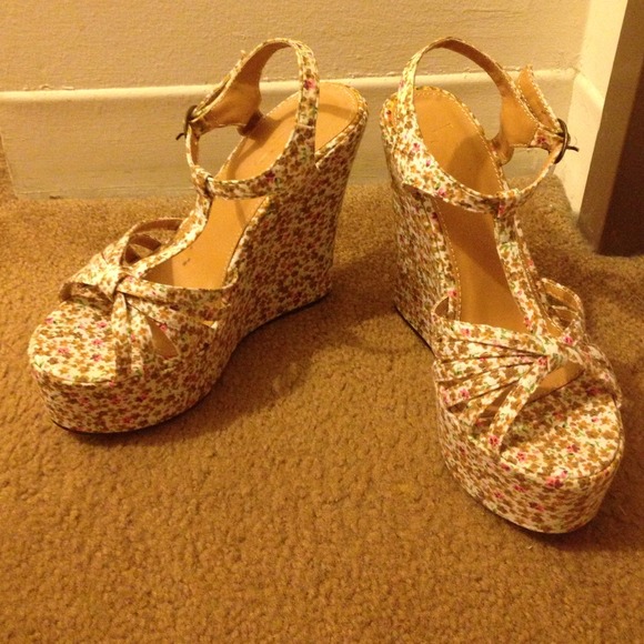 ⭐️Forever 21 Wedges⭐️