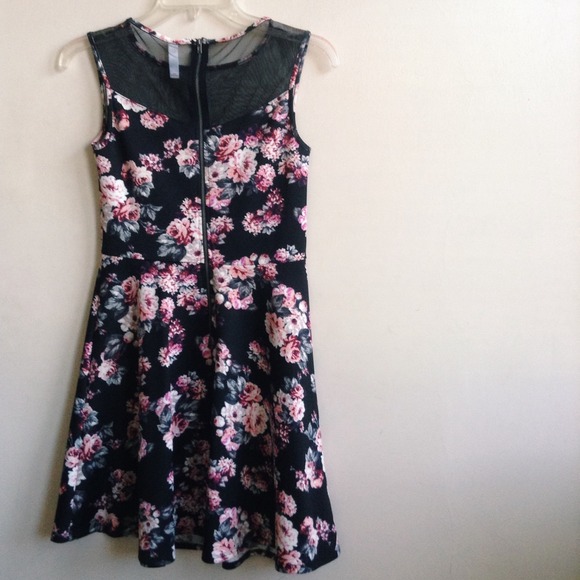 🎉SOLD🎉 Xhilaration Floral Dress - Picture 2 of 3