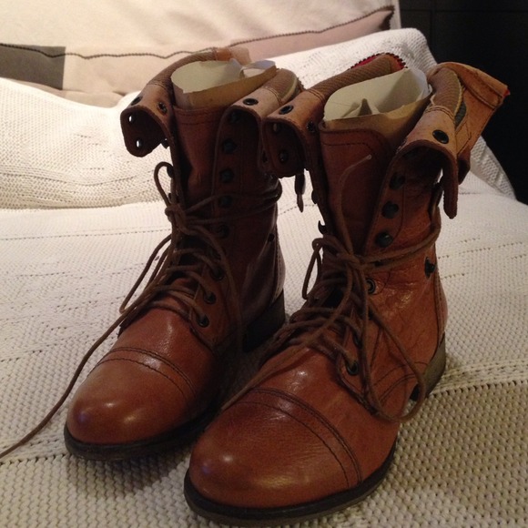 Steve Madden brown "Chevie" boot