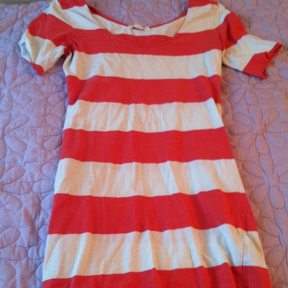 Red and white striped dress💃