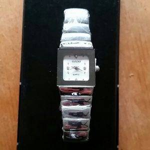 Silver quartz watch with Diamond chips face