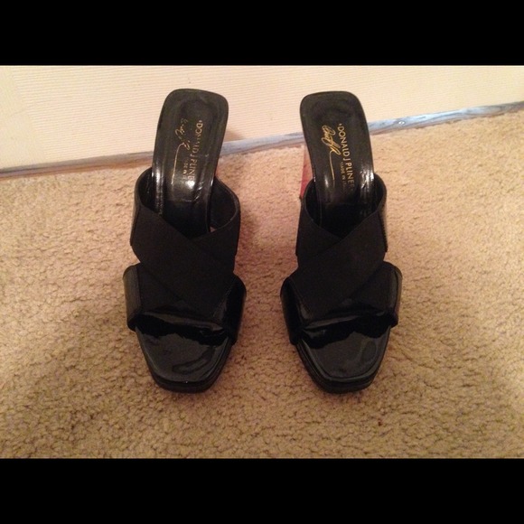 Donald J. Pliner wedge