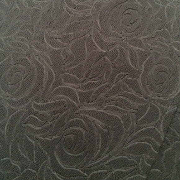 BEAUTIFUL PENCIL SKIRT! - Picture 2 of 3