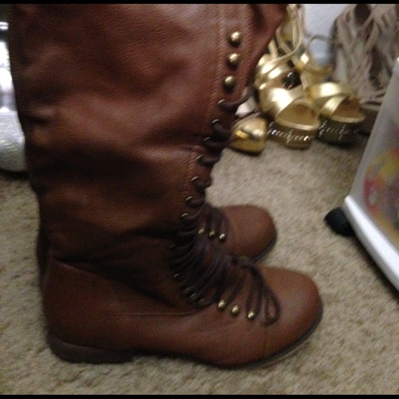 Boots - Picture 3 of 3