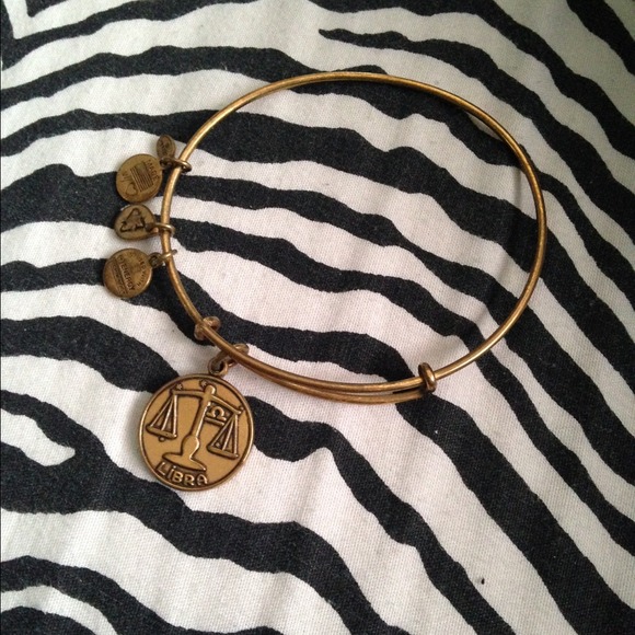 Alex and Ani Libra bangle♎️